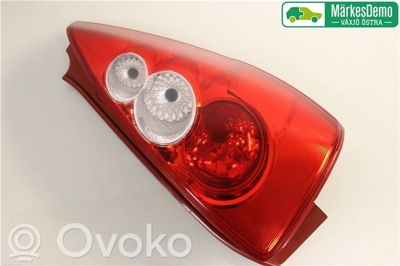 Mazda 5 Aizmugurējais lukturis virsbūvē 