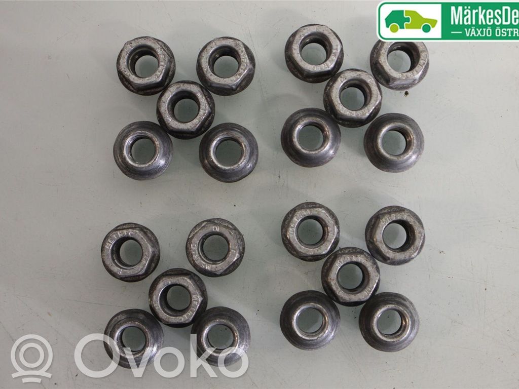 Opel Astra K Tuercas/tornillos 