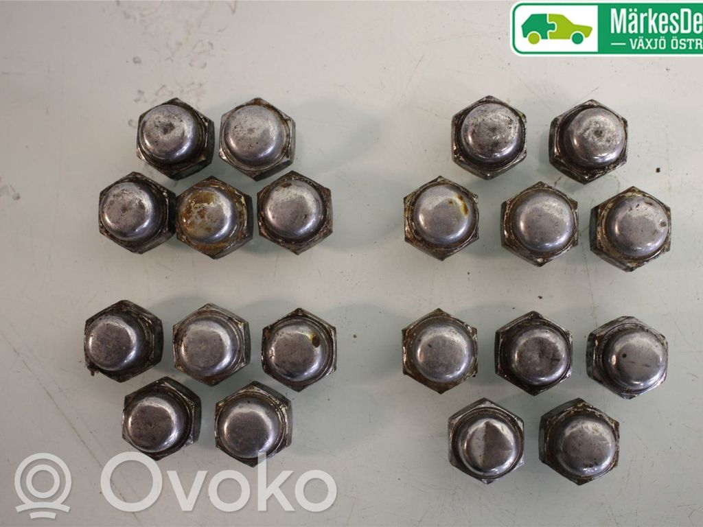 Mutterit/pultit   B00237160