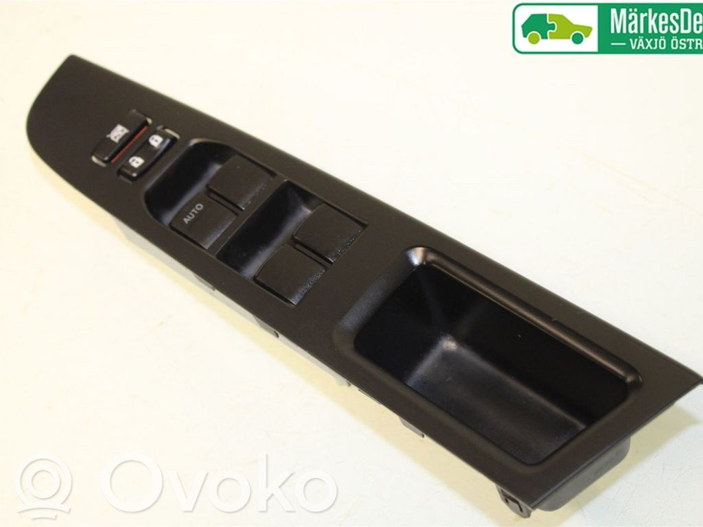 Toyota Yaris Elektrisko logu slēdzis 