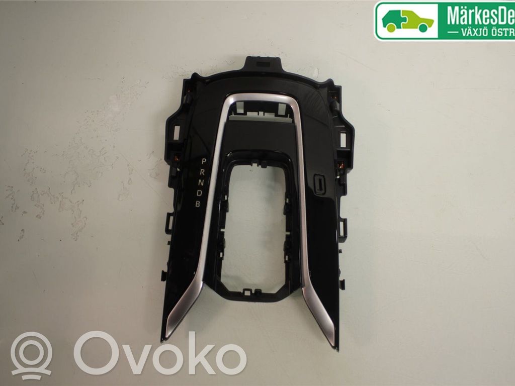 Toyota Corolla E210 E21 Pavarų perjungimo svirties apdaila (plastikinė) 