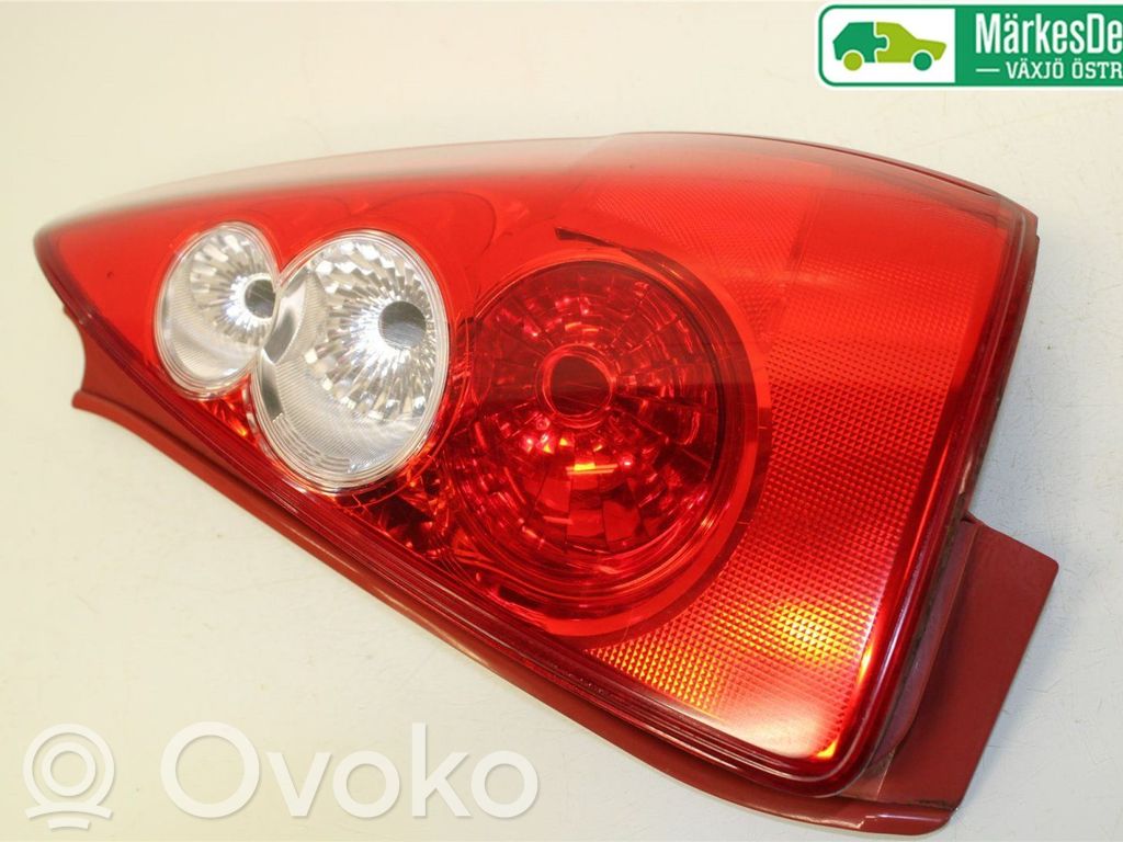 Mazda 5 Aizmugurējais lukturis virsbūvē 