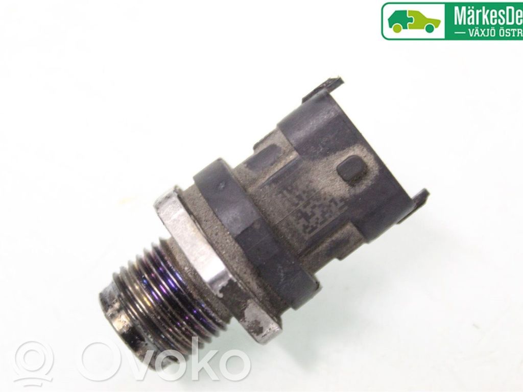 Régulateur de pression de carburant   93177365