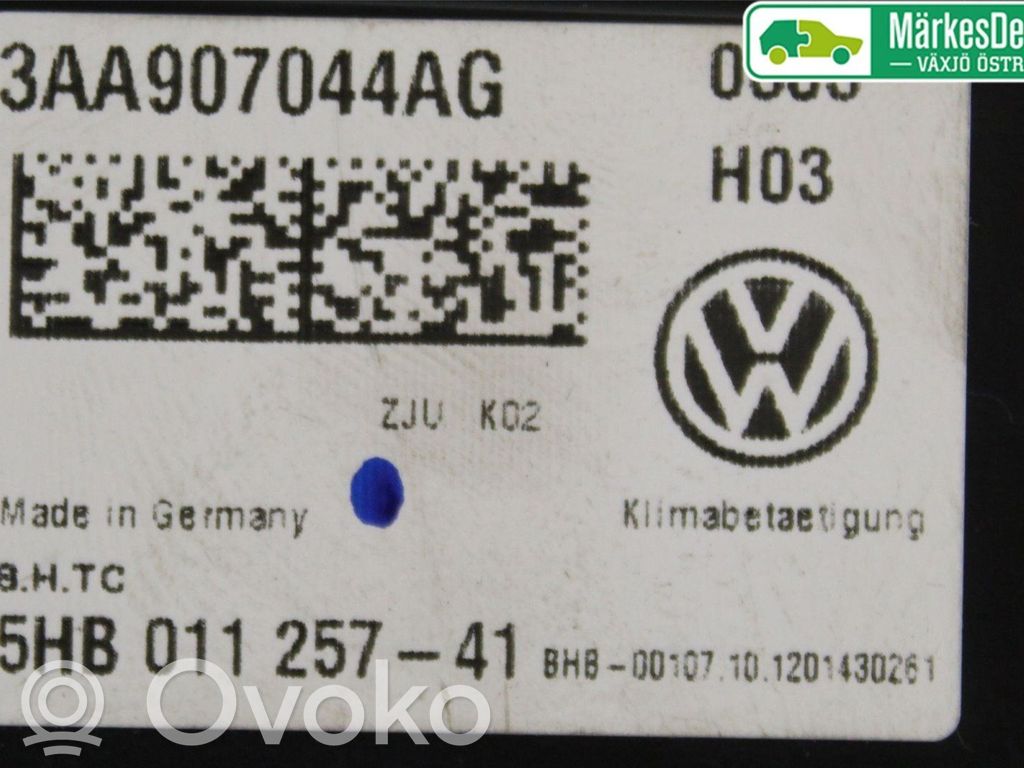 Volkswagen PASSAT B7 Panel klimatyzacji 