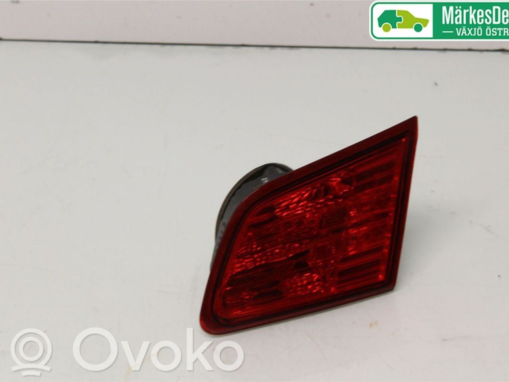 Subaru Legacy Takaluukun takavalot 