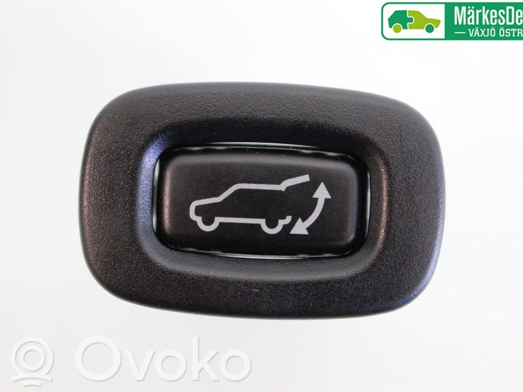 Tailgate/boot open switch button   MN170754