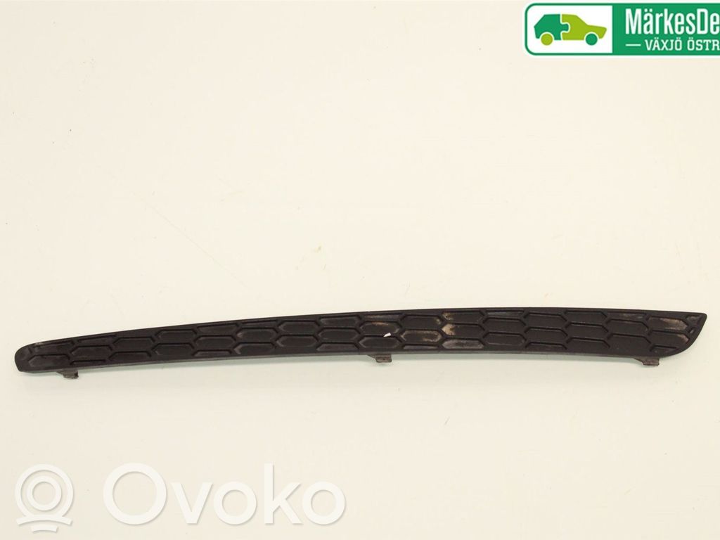 Front bumper corner part panel trim   1684686