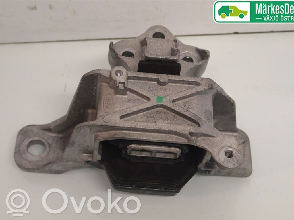 Ford Focus Engine mounting bracket 