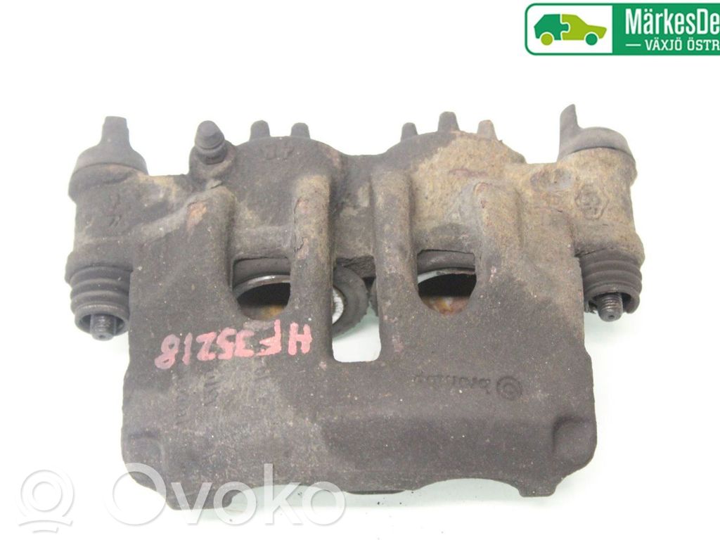Nissan NV400 Zacisk hamulcowy przedni 