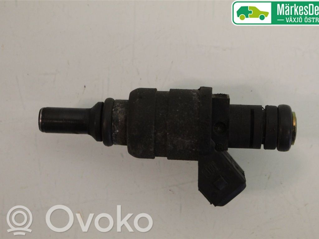 BMW 3 E46 Fuel injector 