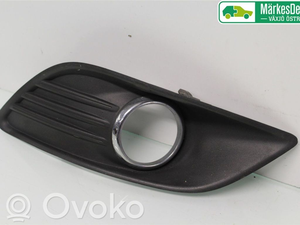 Ford Focus Etusumuvalon ritilä 