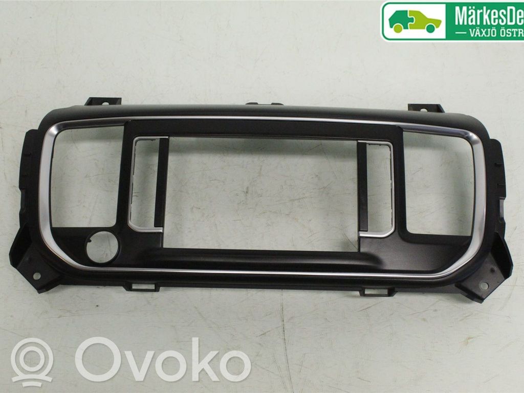Opel Vivaro Radion/GPS-laitteen pääyksikön kehys 
