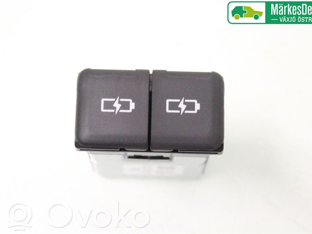 Lexus UX USB socket connector 