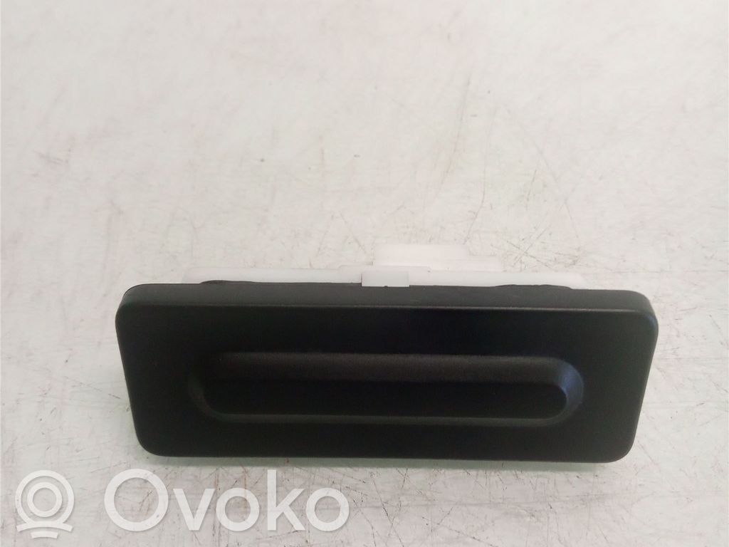 Opel Mokka B Tailgate/boot open switch button 