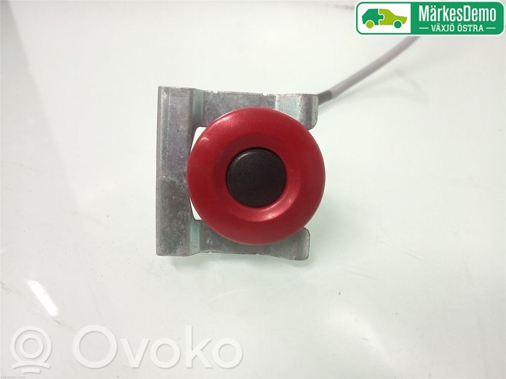Mazda 3 II Tailgate/boot open switch button 