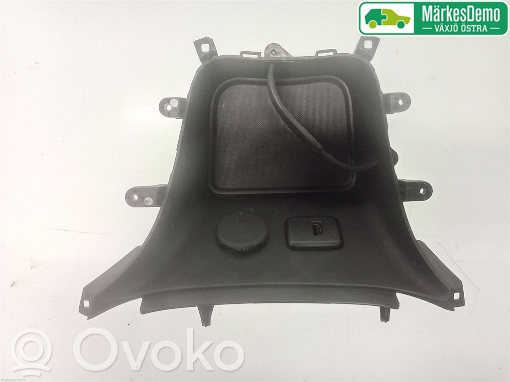 Opel Corsa E Ramka schowka deski rozdzielczej 