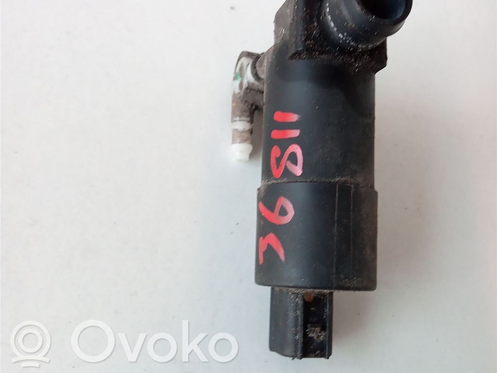 Windscreen/windshield washer pump   2205506
