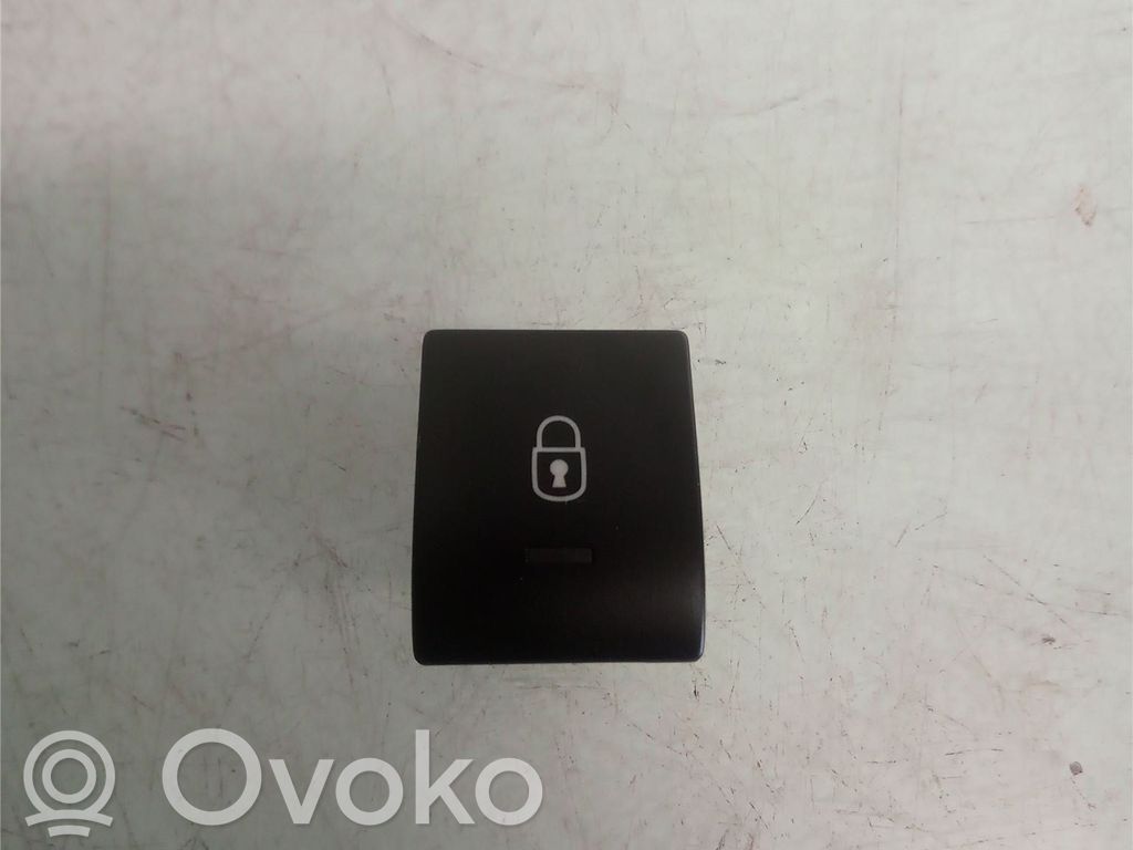 Peugeot 3008 I Central locking switch button 