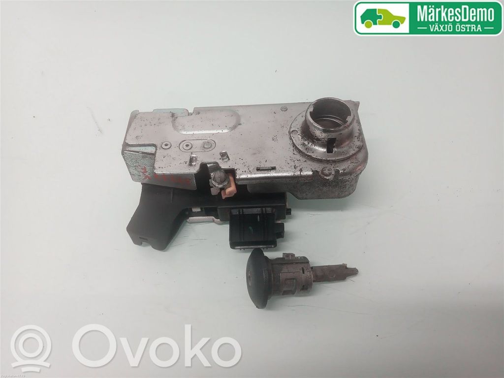 Ford Transit Priekšpusē slēdzene 