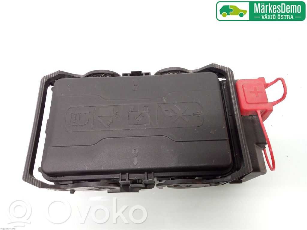 Opel Insignia B Fuse module 