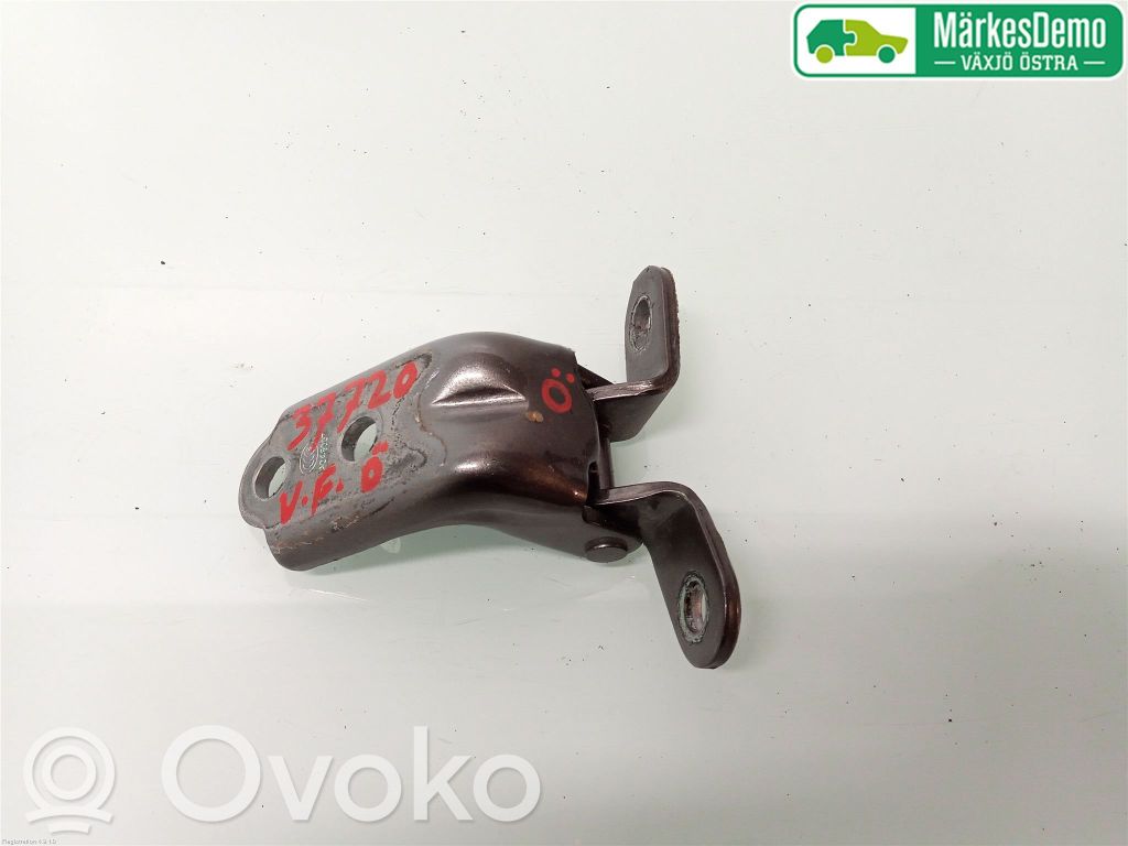 Front door upper hinge   793102H000