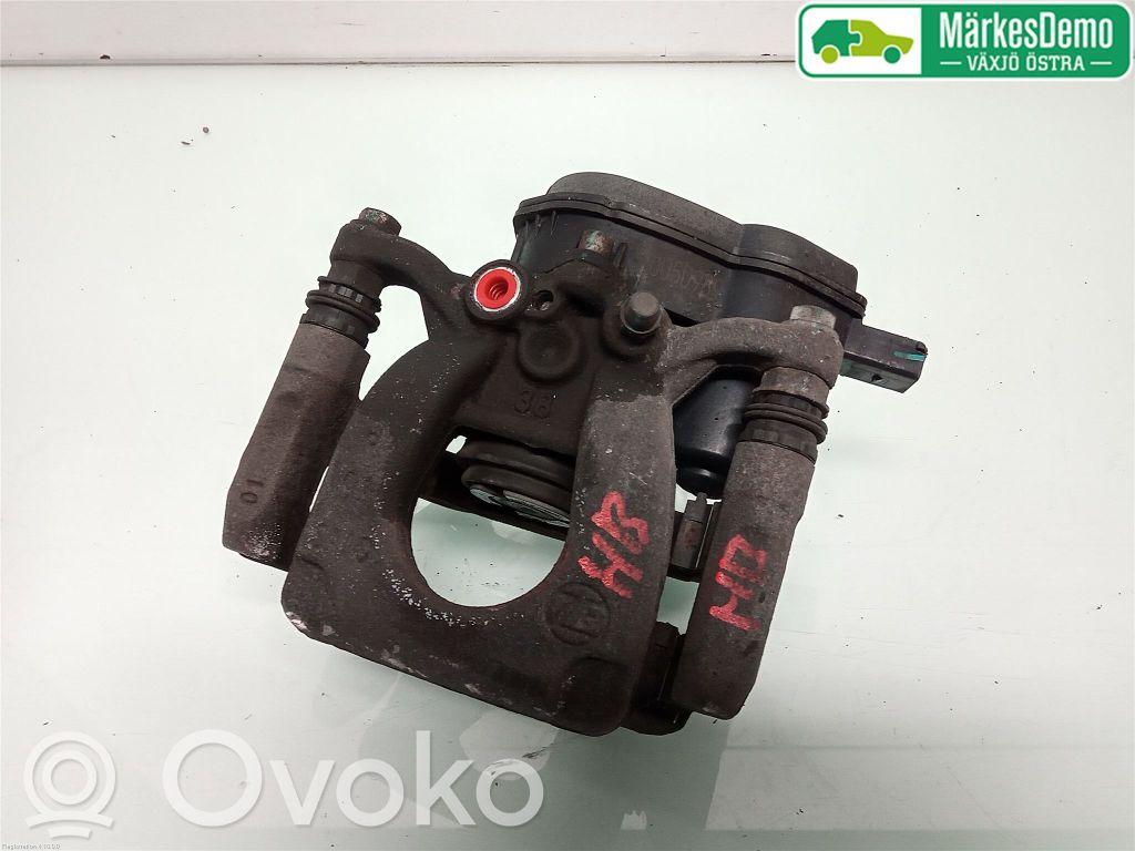 Rear brake caliper   10634447