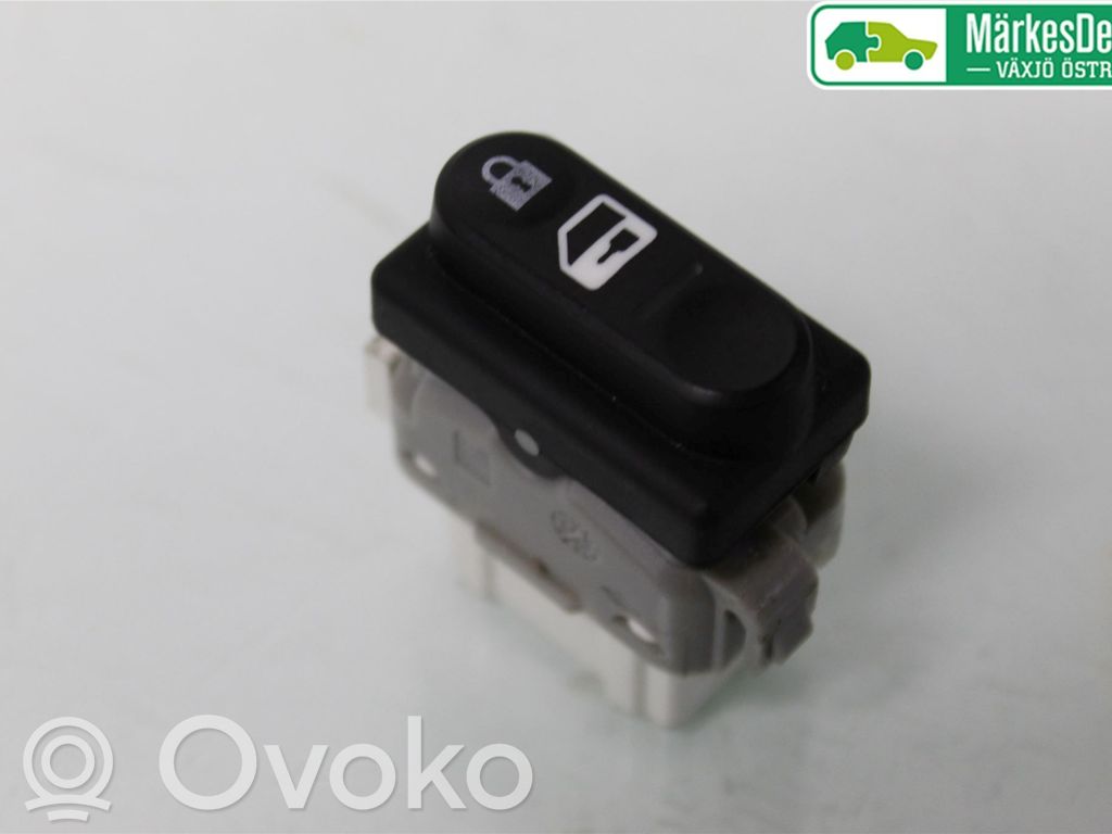 Nissan Qashqai Central locking switch button 