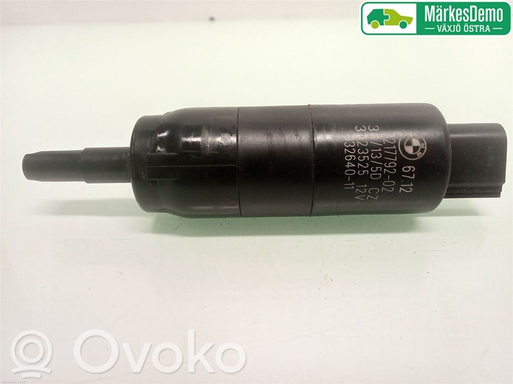 BMW 5 F10 F11 Headlight washer pump 