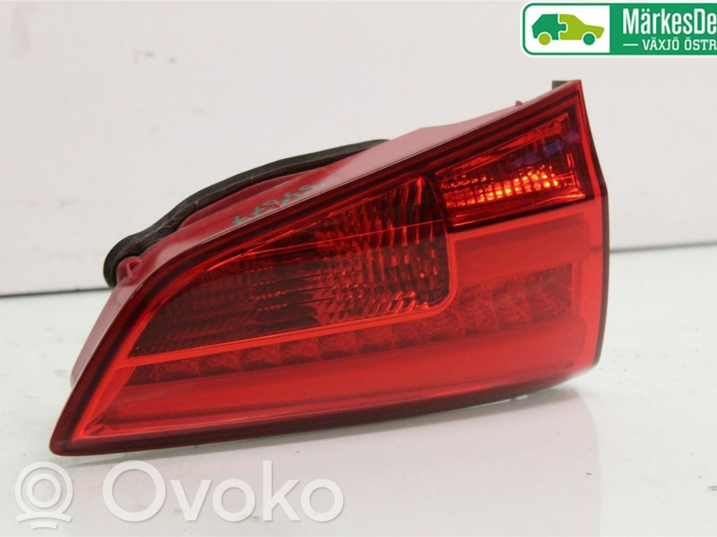 KIA Ceed Aizmugurējais lukturis pārsegā 