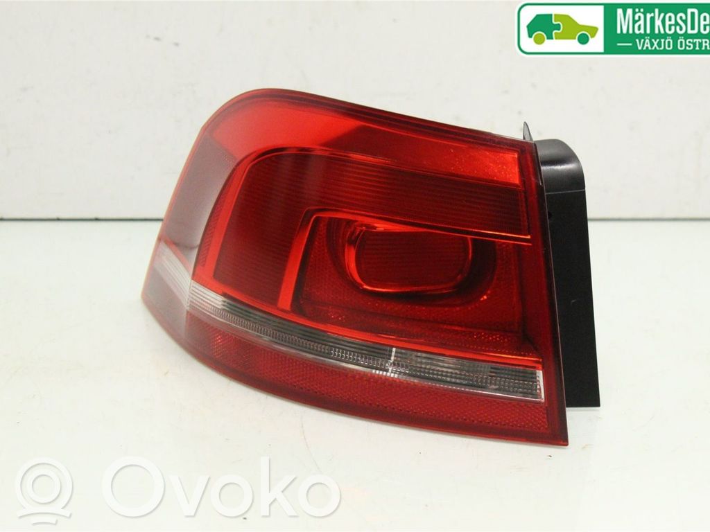 Volkswagen PASSAT B7 Lampa tylna 