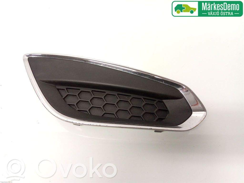 Volvo V60 Etupuskurin alempi jäähdytinsäleikkö 