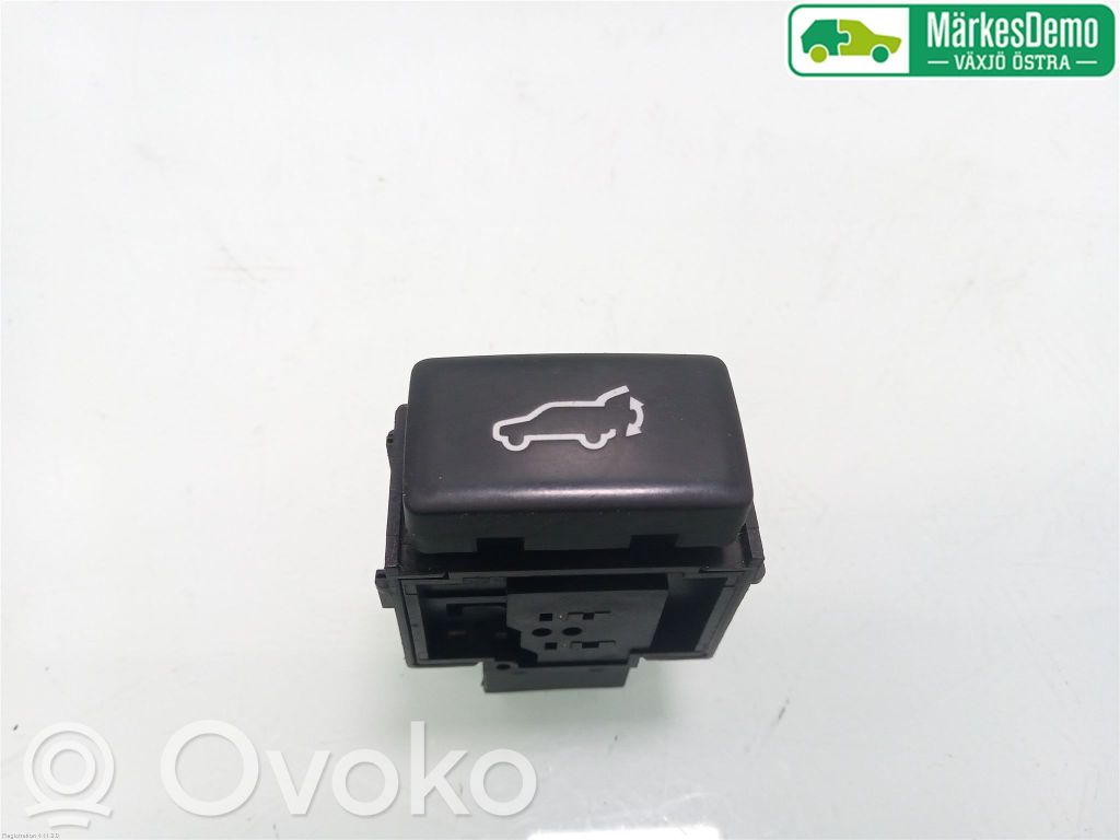 Subaru Outback (BS) Tailgate/boot open switch button 