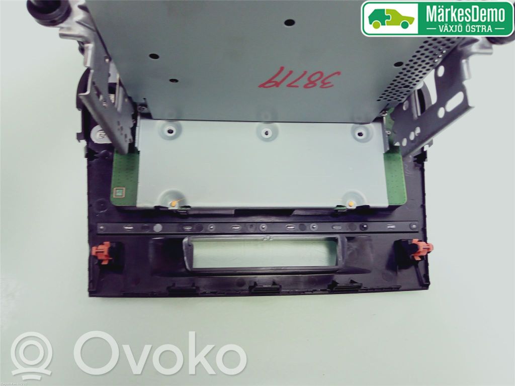 Suzuki Vitara (LY) Panel / Radioodtwarzacz CD/DVD/GPS 