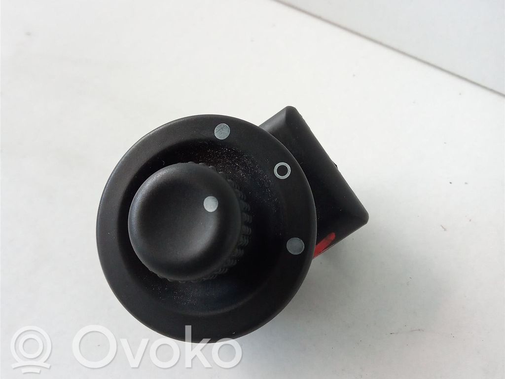 Opel Vivaro Interruptor del espejo lateral 