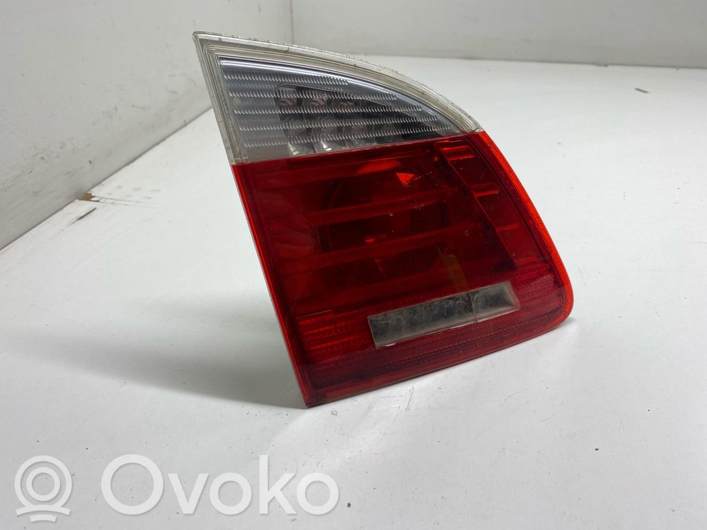 BMW 5 E60 E61 Aizmugurējais lukturis pārsegā 