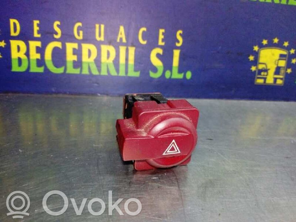 Botón interruptor de luz de peligro