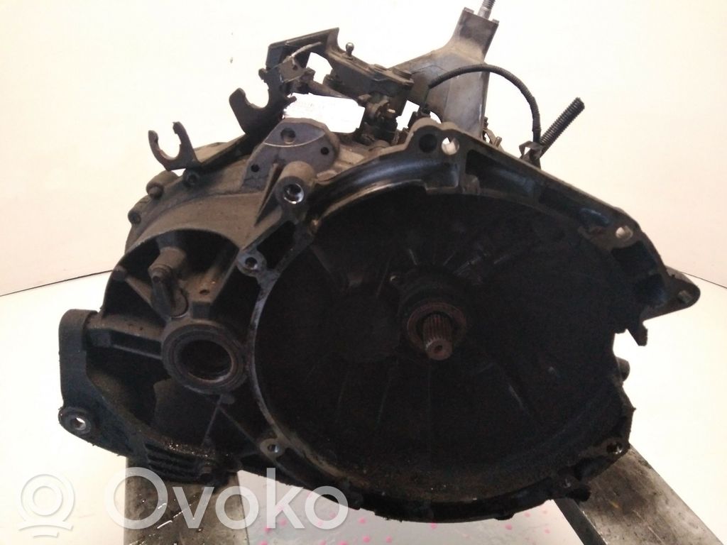 Boîte de vitesses manuelle à 5 vitesses   4X4R7002AA