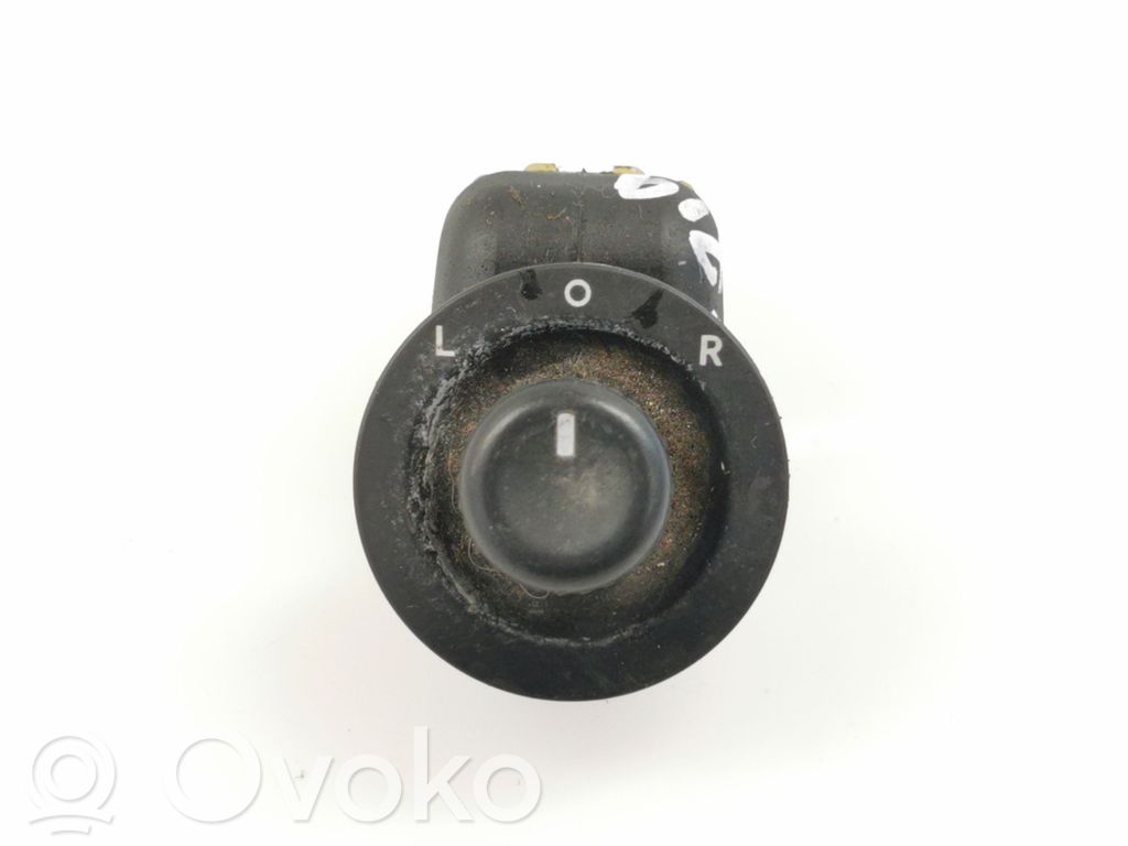 Przycisk regulacji lusterek bocznych   04602788AA