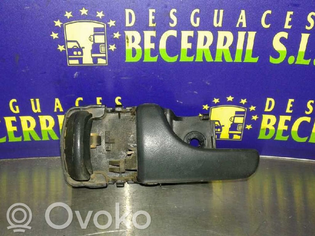Nissan Terrano Manecilla interna puerta delantera 