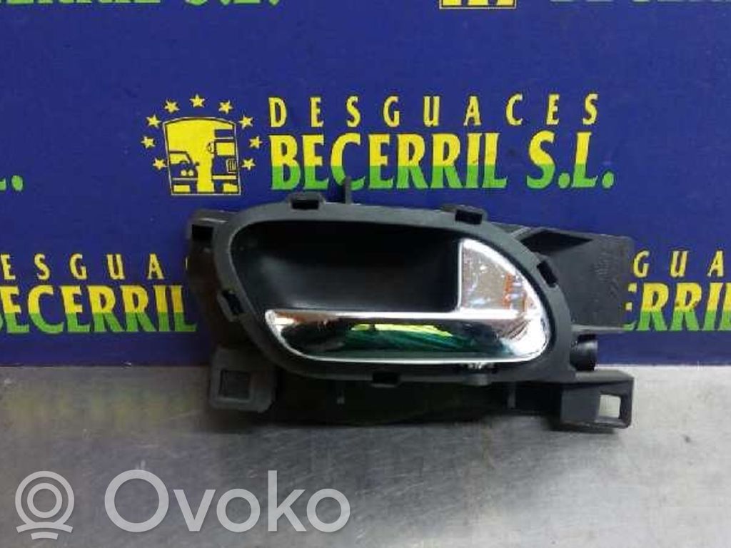 Manecilla interna puerta trasera   100127386