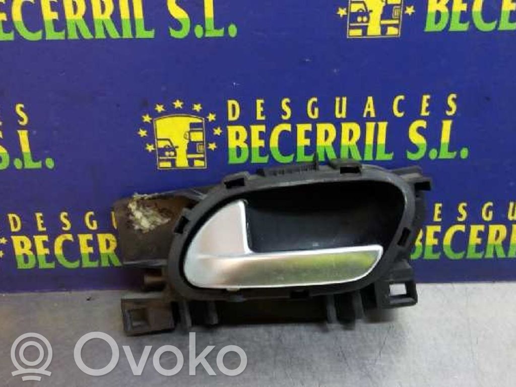 Manecilla interna puerta delantera