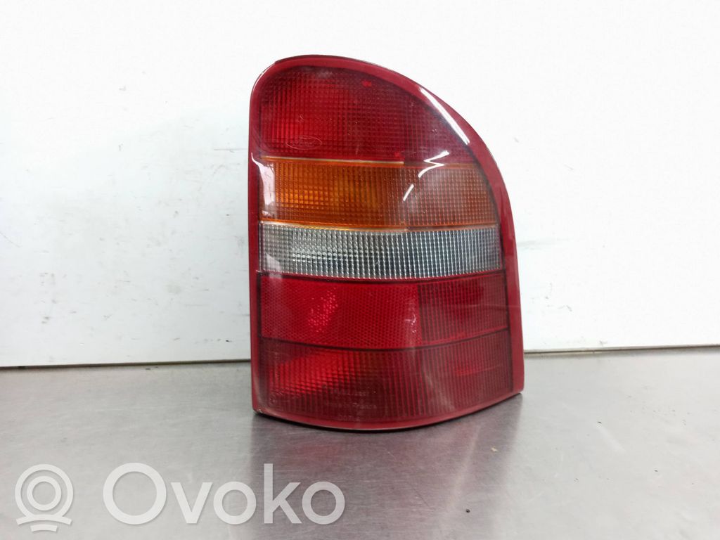 Ford Mondeo MK II Lampă spate în caroserie 