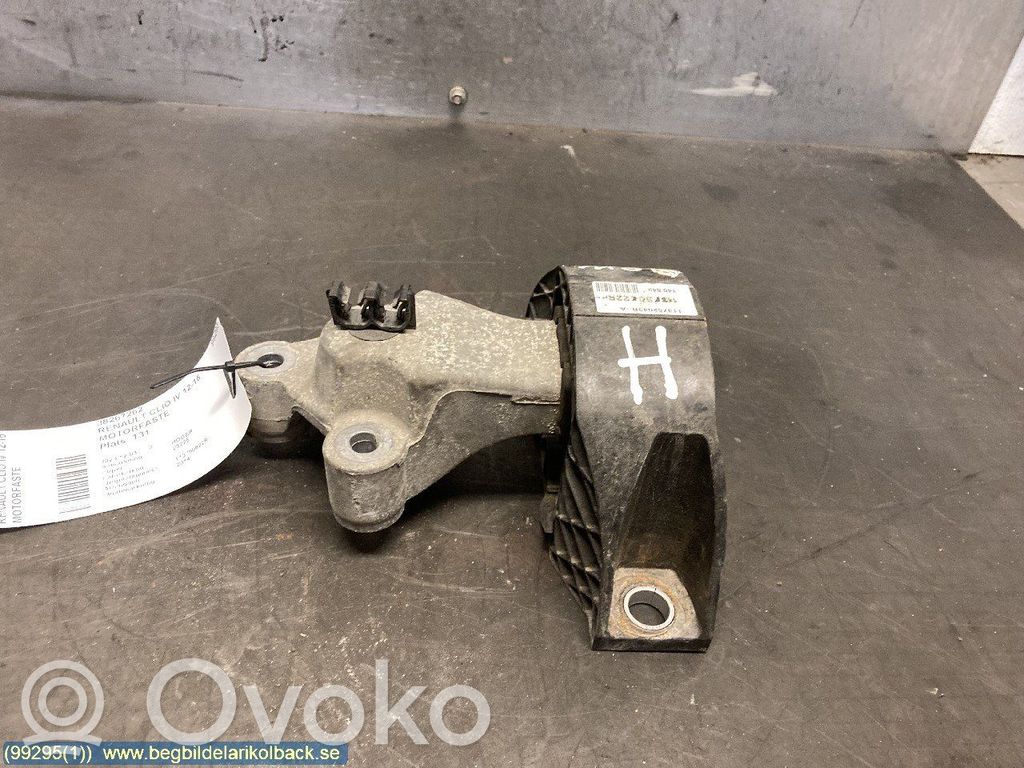 Renault Clio IV Engine mounting bracket 