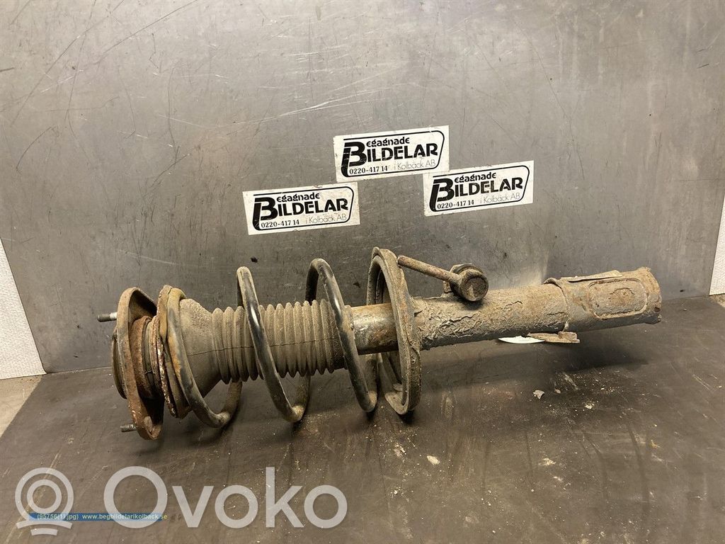 Toyota Avensis T250 Amortyzator osi przedniej ze sprężyną 