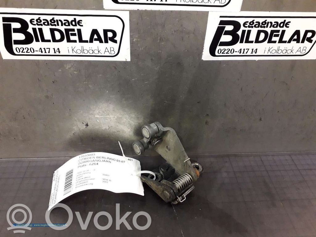 Front door upper hinge   903430