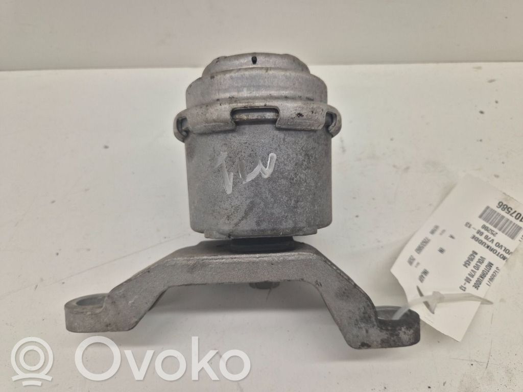 Volvo V70 Engine mount bracket 