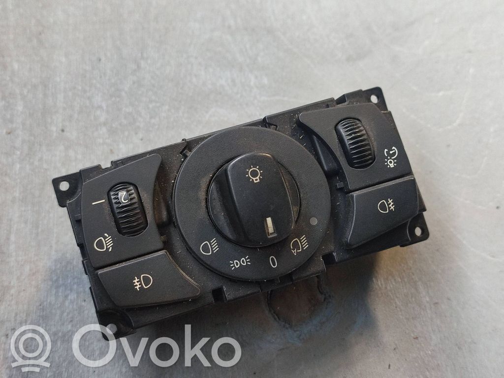 Light switch   6925296