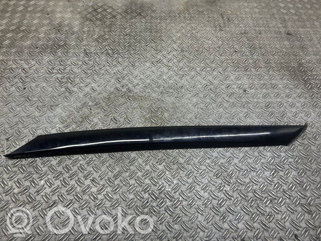Ford Explorer VI Windshield trim 