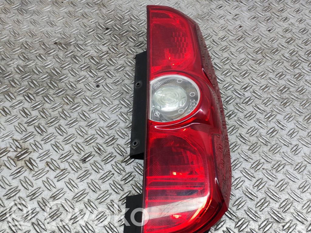 Opel Combo D Lampa tylna 