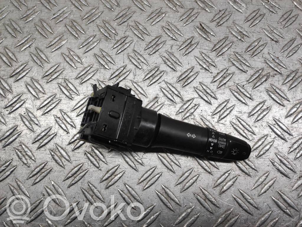 Suuntavilkun vipu   E380013
